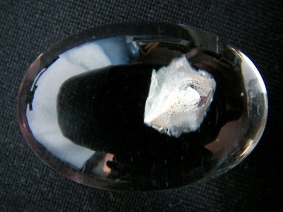 QU0016 QUARTZ แก้วเข้าแก้ว พระธาตุผุดกลางแก้ว เนื้อแก้วใสสะอาด ก้นแก้วกลวงตามรูปพระธาตุ ขนาดเม็ดแก้ว 19.45 x29.10x15.19 mm. นน. 63.79 ct.