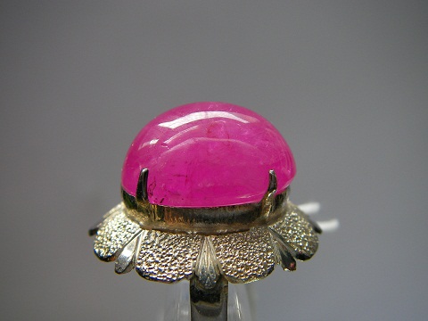 ทับทิมพม่า ทรงกองข้าว หมายถึงความอุดมสมบูรณ์ มีกินตลอดไม่มีขาด สีแดงชมพู ขนาด 10x14.2x7.4 mm. นน.10.25 ct. ราคาโทรถาม