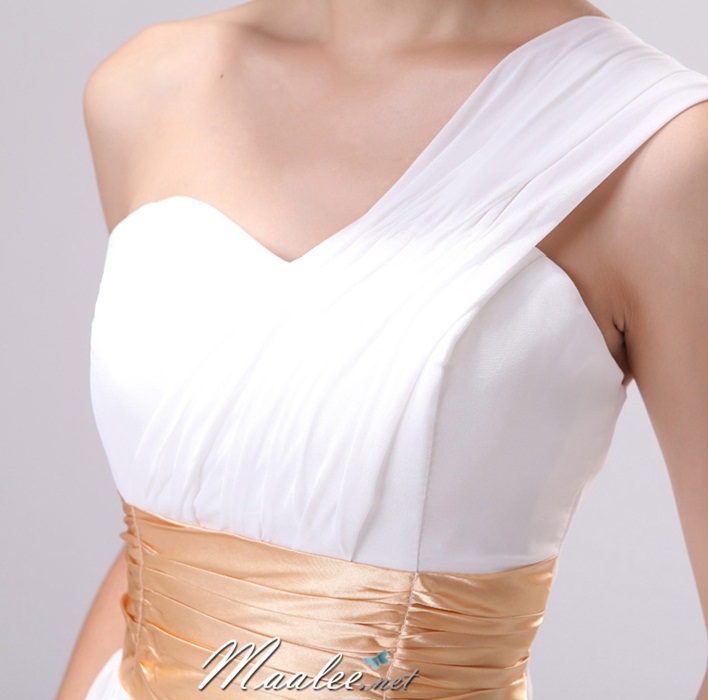 พร้อมส่ง ชุดราตรีสั้น บ่าเฉียง สีครีม คอเว้า Sweet Heart คาดเอวผ้าซาติน