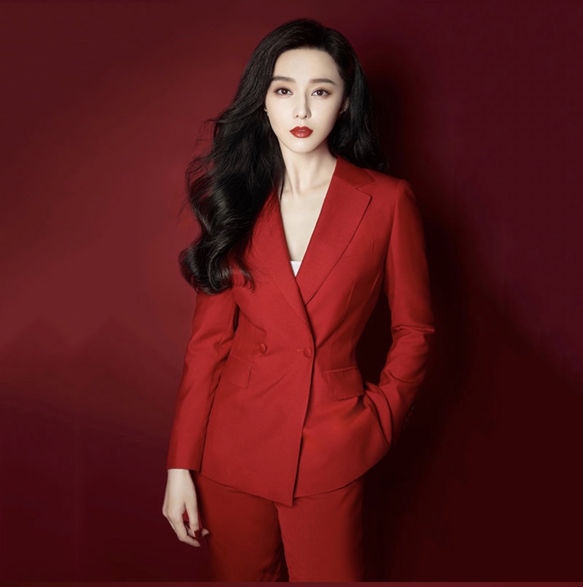 พร้อมเช่า สูทหญิง สูทสีแดง ทรงเข้ารูป สูทแฟชั่น รุ่น 2 กระดุม พลัสไซส์