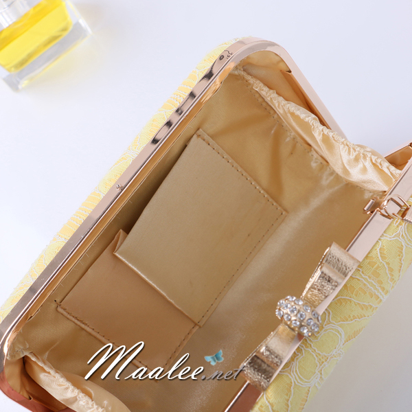 พร้อมส่ง Evening Clutch กระเป๋าออกงาน Emido ทรงสี่เหลี่ยม แบบลูกไม้เรียบหรู สีดำ จุกเปิดเก๋ๆรูปโบว์มีเพชร มาพร้อมสายสะพายยาว