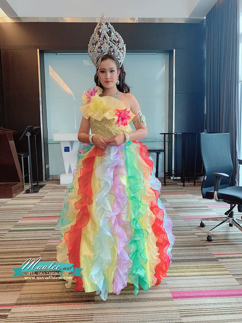 พร้อมเช่า ชุดแฟนซียาว ไหล่เดียว สีรุ้ง ระบายฟูสวย ช่วงอกปักเลื่อมแต่งดอก (ซิปหลัง)