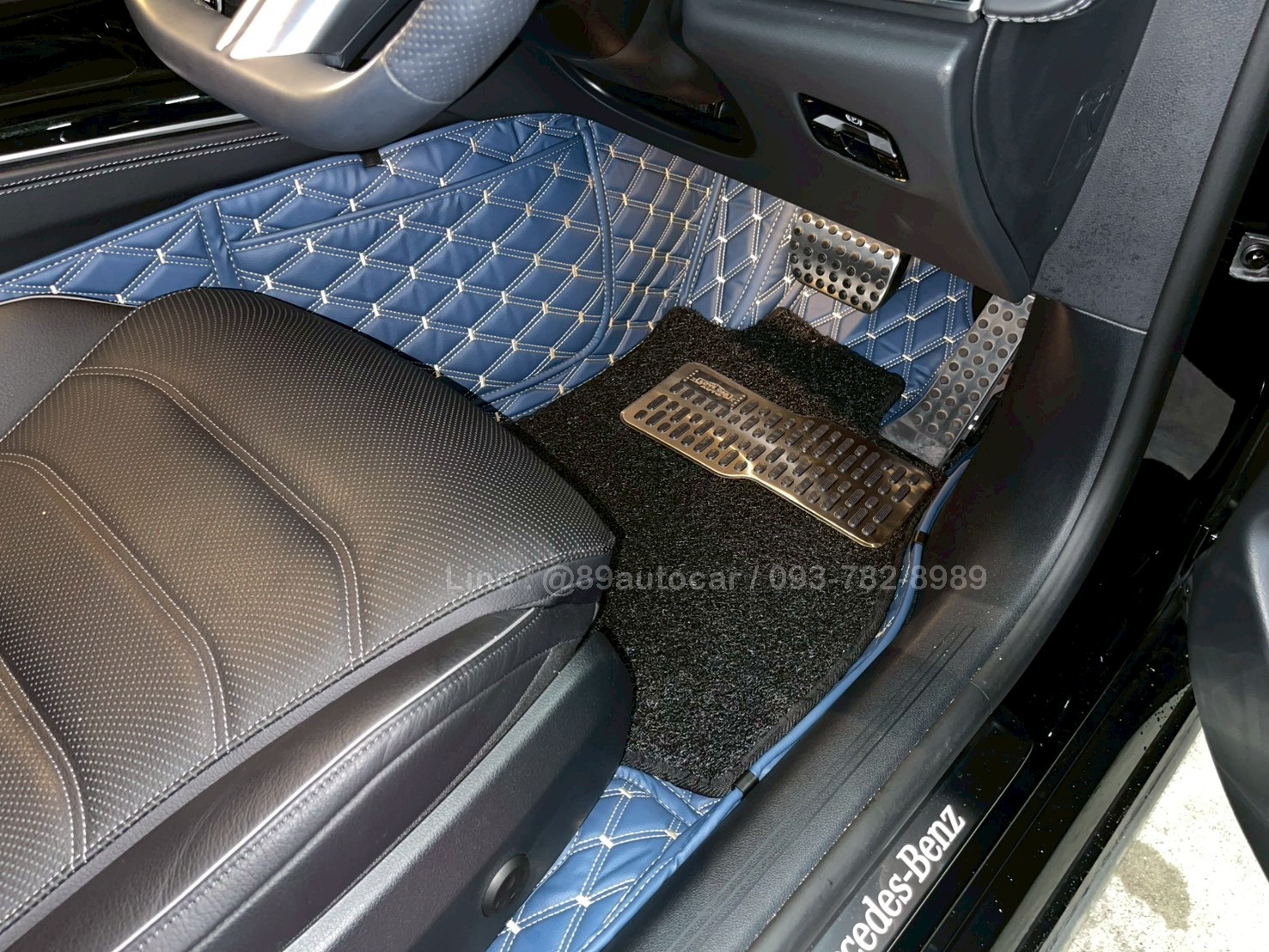 พรมรถ Benz E220d W214 2025 ปูพรมVVIP สีน้ำเงินด้ายทอง เต็มคัน เสริมด้วยพรมดักฝุ่นสีดำ