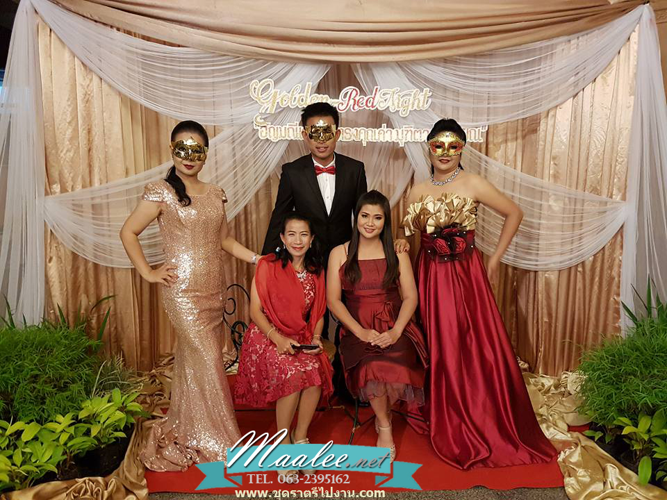 พร้อมเช่า ชุดราตรียาว แบบแขนสั้น ผ้าหลัง สีแดง เนื้อผ้าแต่งเลื่อมทั้งตัว ทรงหางปลา