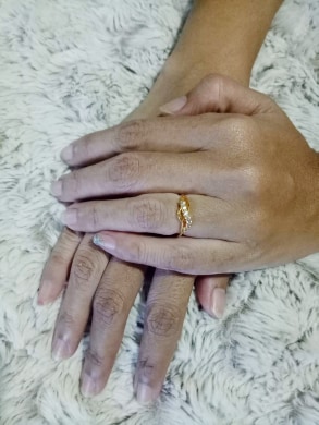 BR970RD+++แหวนเพชร CZ แบบไขว้ (2)+++ แบบแหวนไขว้ น่ารักๆอีกวงค่ะ ดีไซน์น่ารัก สวย เก๋ ใส่ติดนิ้วได้เลย แถมเพชรไม่ใหญ่ แต่ก็เล่นไฟสุดๆ ใส่สวยทุกนิ้วเลย