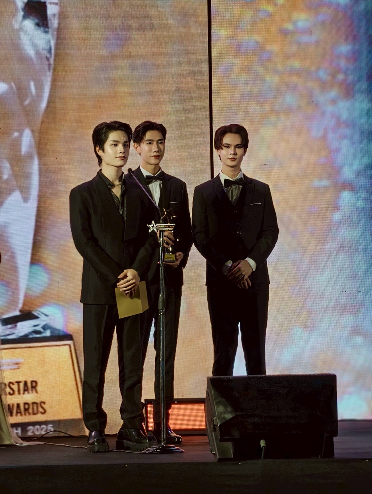 พร้อมเช่า ชุดสูทชาย สีดำ คลาสสิก รุ่นกระดุมเดียว (พร้อมเสื้อกั๊ก)