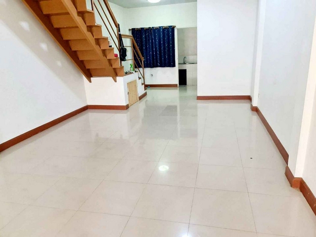 ขาย ทาวน์เฮาส์หมู่บ้านเพทายเพลส ลำลูกกาคลอง3 แบบ 2 ห้องนอน 2 ห้องน้ำ ขายพร้อมคนเช่า ใกล้ รพ.สินแพทย์ ใกล้รถไฟฟ้าคูคต