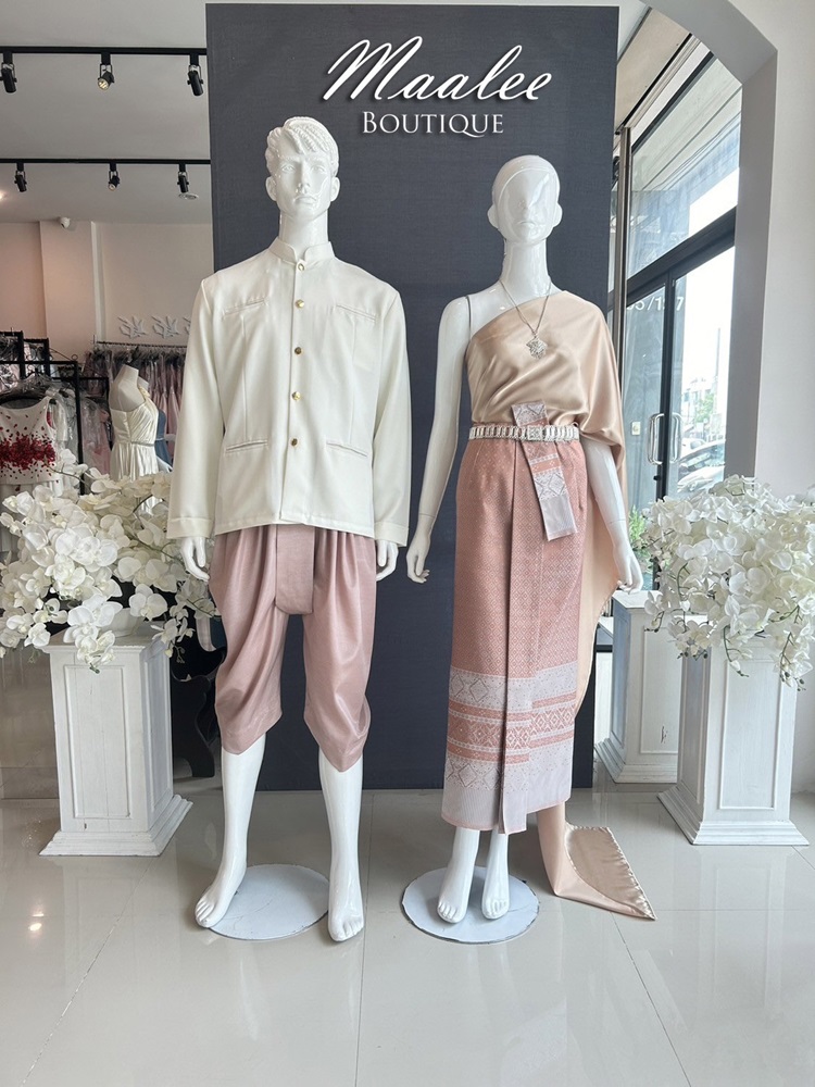 เช่า ชุดไทย ชุดเพื่อนเจ้าสาว ชุดไทยผ้าถุงสีเทาส้มเงิน สไบสีทองแชมเปญ