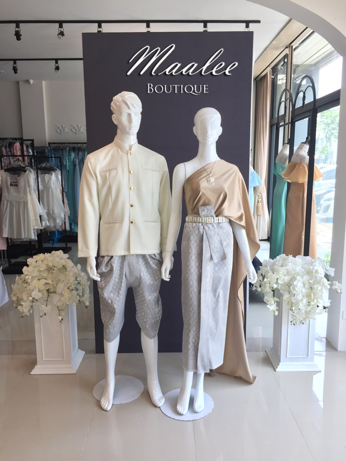 เช่า ชุดไทย ชุดเพื่อนเจ้าสาว ชุดไทยผ้าถุงสีเทาเงิน สไบเรียบ สีน้ำตาลทอง