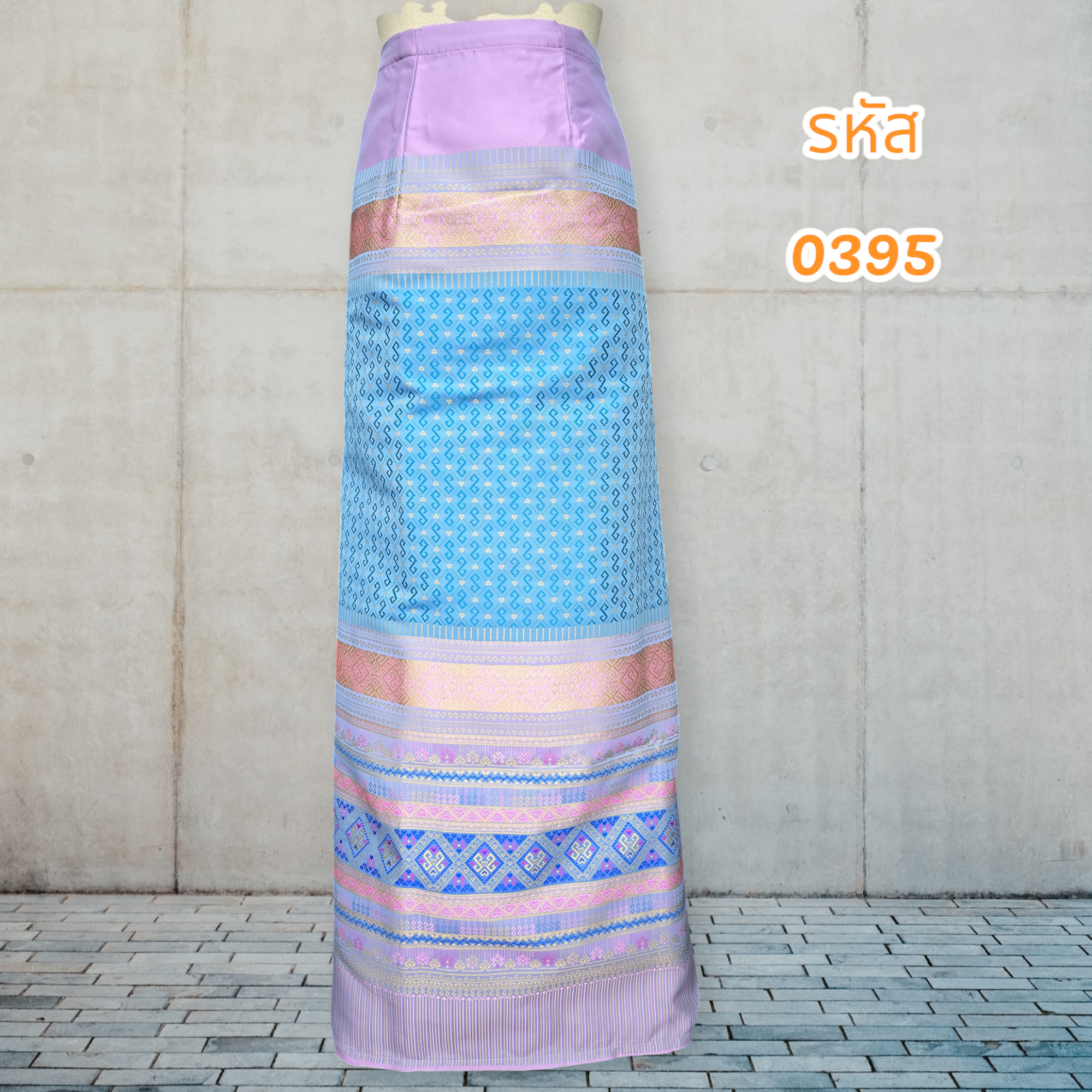 ผ้าถุงสำเร็จรูปไหมแกมฝ้ายแบบป้ายเย็บติดตะขอ (อัดผ้ากาว)