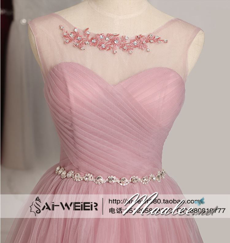 พร้อมเช่า ชุดราตรีสั้น แขนกุด แบบเรียบหรู ผ้าตาข่าย อกจับจีบ & เอวคาดเพชรหรู สีชมพู Nude