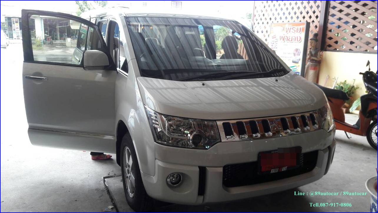 พรมดักฝุ่นปูพื้นรถยนต์ Mitsubishi Spacwagon Delica ไวนิลสีครีมขอบครีม