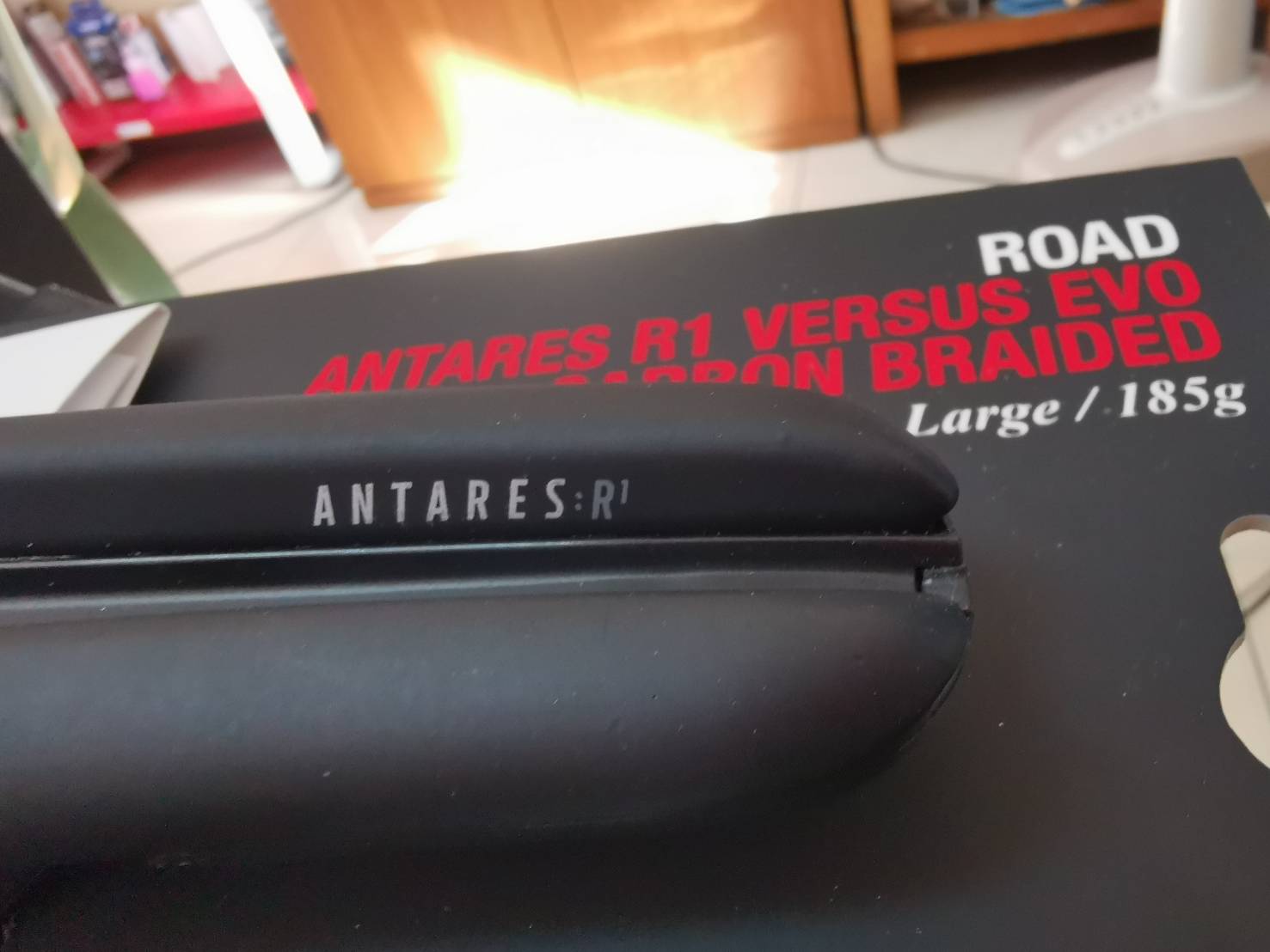 เบาะเสือหมอบ FIZIK ROAD ANTARES R1 VERSUS EVO CARBON BRAIDED Saddle Carbon Rail, ราง Carbon สีดำ