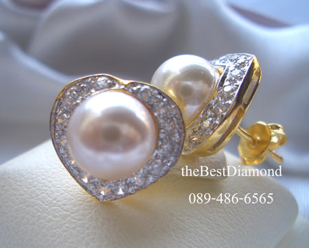 สินค้าหมด===BE507+++ต่างหู pearl in Heart+++ ต่างหูมุก ดูดี หรูหรา ดีไซน์เก๋ มุกอยู่ตรงกลาง โดยขอบเพชรเป็นรูปหัวใจ ดูผู้ดีสุดๆ