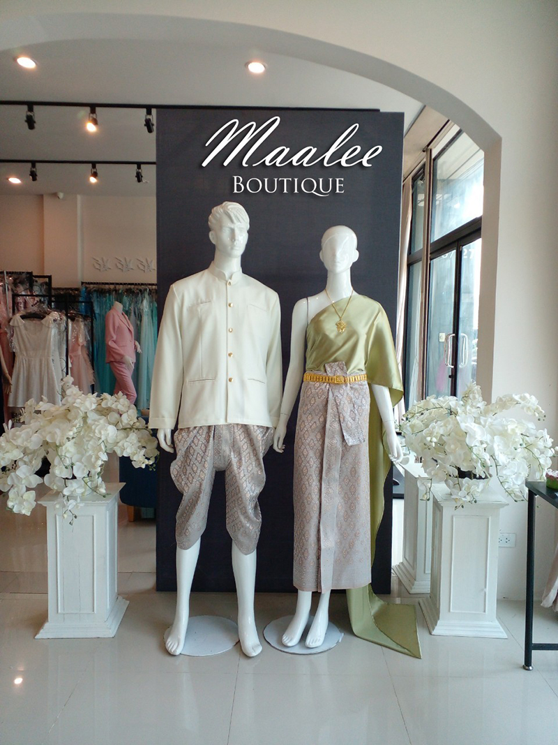 เช่า ชุดไทย ชุดเพื่อนเจ้าสาว ชุดไทยผ้าถุงสีเทาชาเงิน สไบเรียบสีเขียวอ่อน