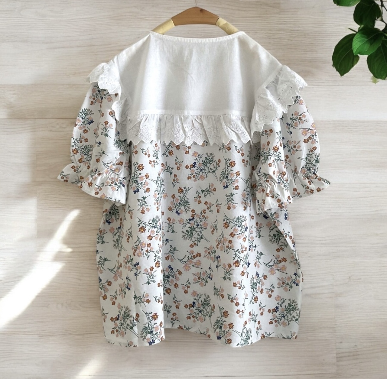 เสื้อผ้าฝ้ายลายดอกไม้ลายปักแต่งระบาย