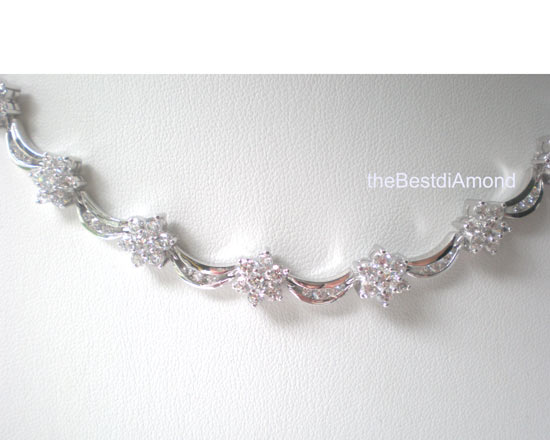 สินค้าหมด==NL016RDสร้อย11 flowers ดีไซน์สวยสุดๆ หรูหรามากๆ งานเรียบร้อยมาก ดอกไม้ 11 ดอก เรียงกันไป รับรองใส่ออกงานเด่นไม่แพ้ใคร ใส่ติดคอเลย เพชรวิ๊งๆ