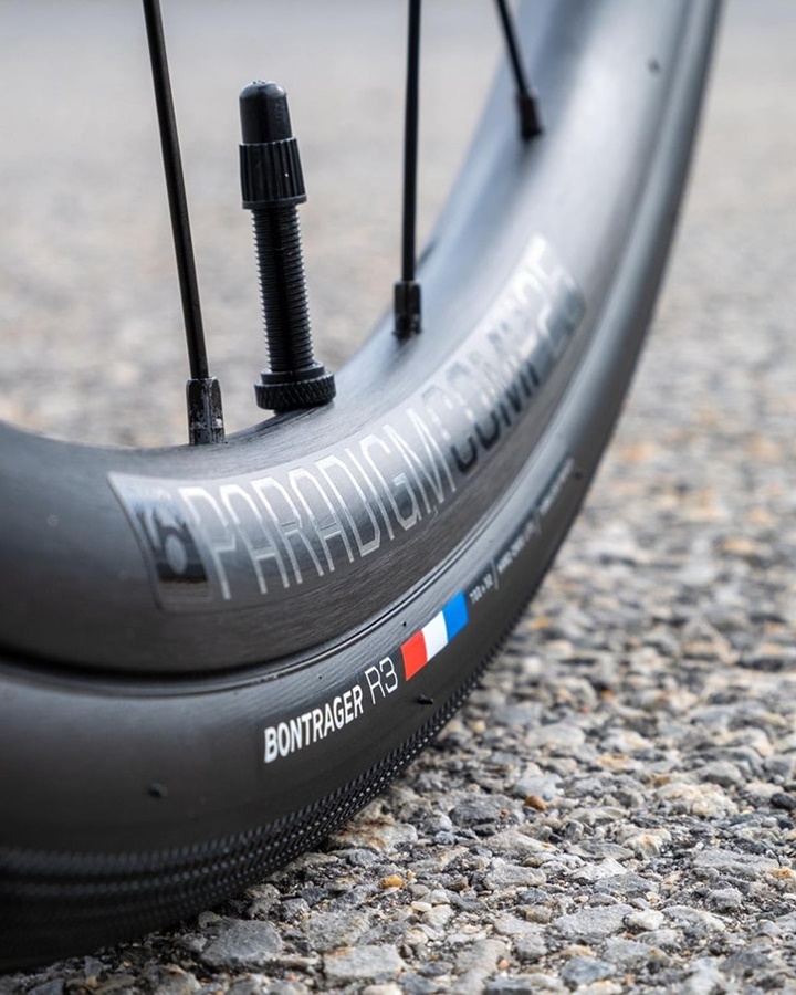 ยางนอกเสือหมอบทูบเลสส์ BONTRAGER R3 ขนาด 700 X 25C , 700 X 28C HARD-CASE LITE TLR ROAD TIRE