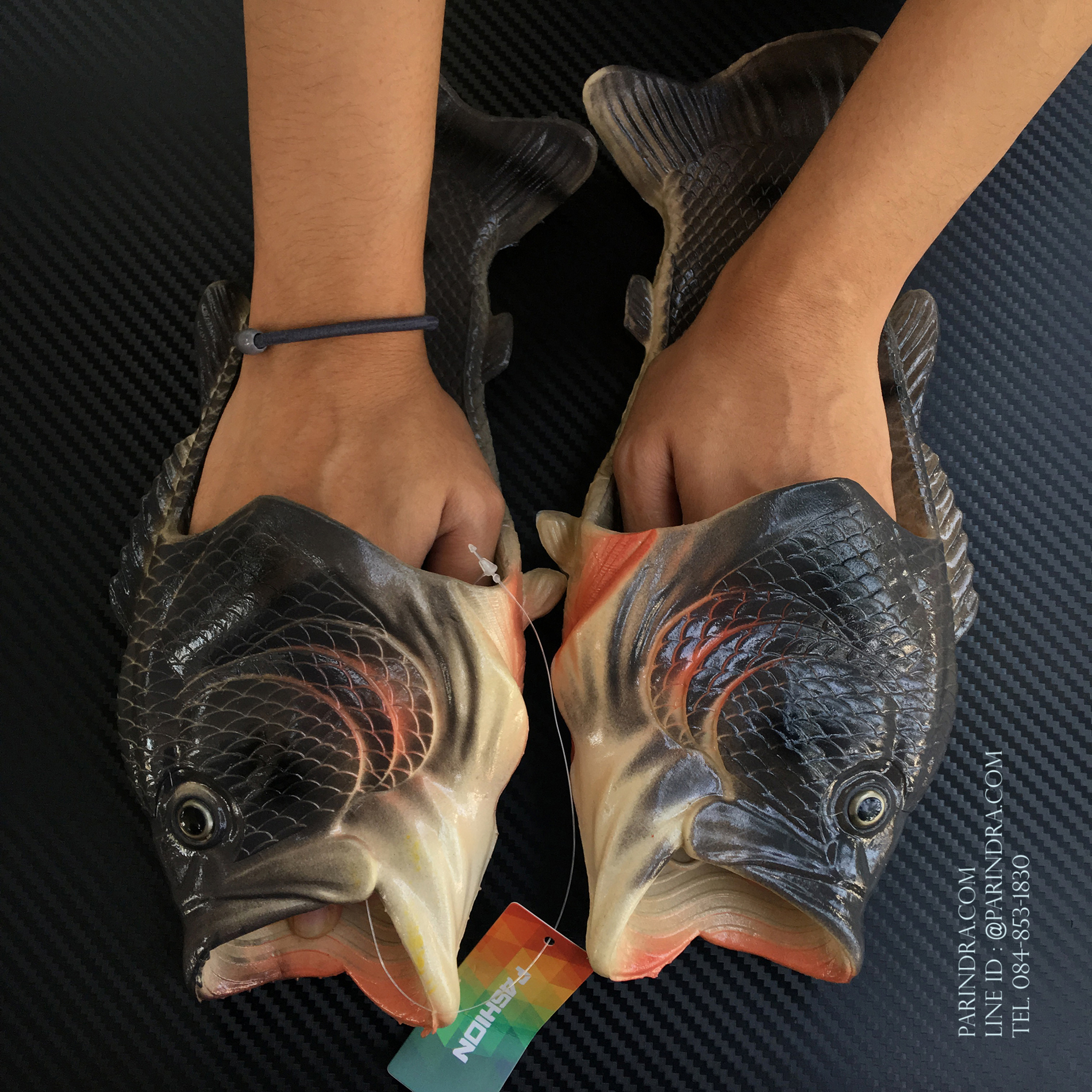 รองเท้ารูปร่างปลา สีดำเทาเข้ม มีหลายไซส์