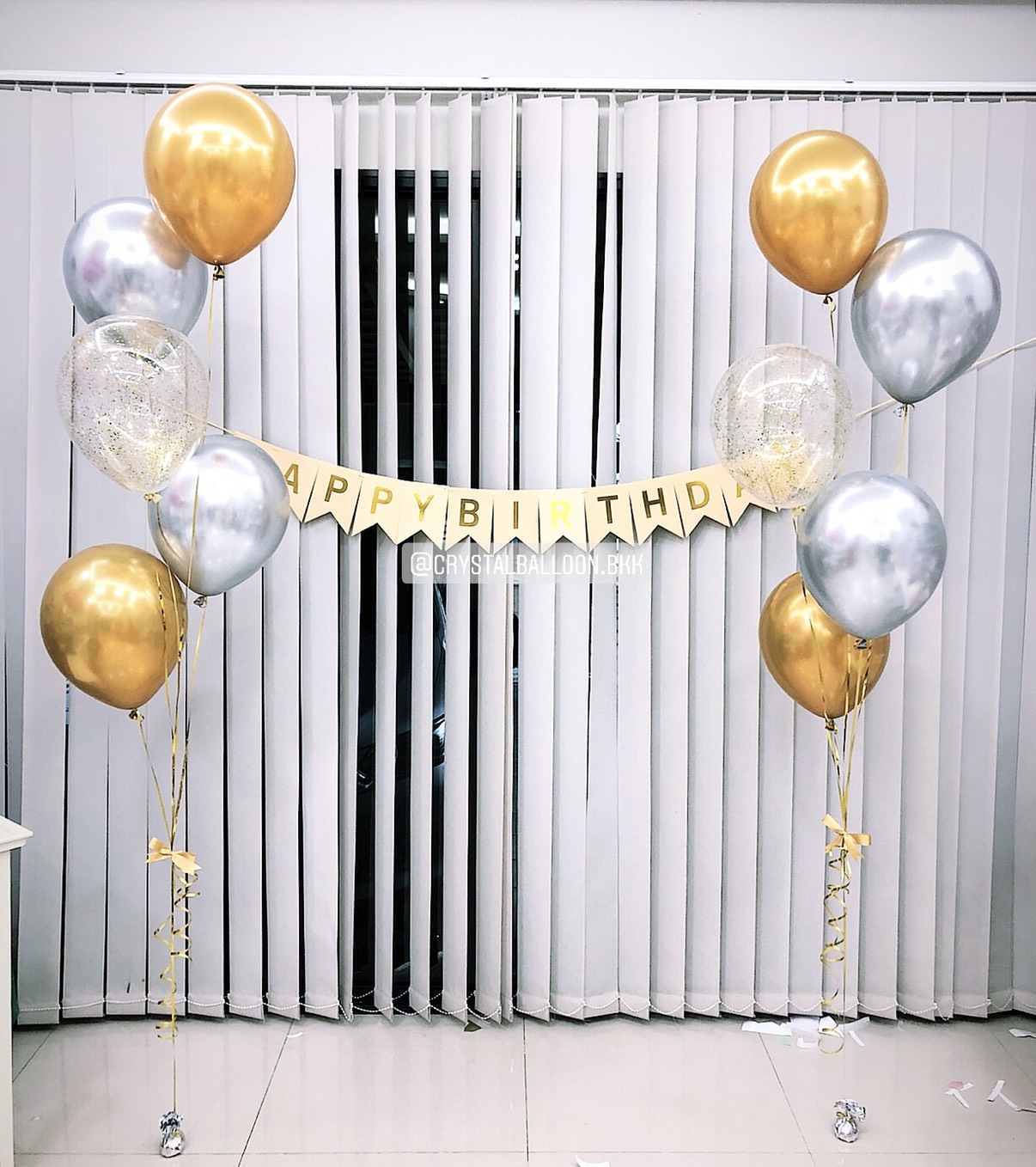 ลูกโป่ง วันเกิด พร้อม ป้ายธง Happy Birthday พร้อม ช่อลูกโป่ง ช่อ 5 ลูก 2 ช่อ,ลูกโป่งใส ใส่กลิตเตอร์ พร้อมตกเเต่ง สามารถเปลี่ยนสีลูกโป่ง/เปลี่ยนสี-ป้ายธงได้