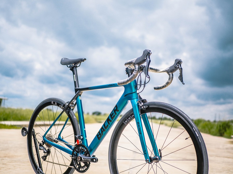 จักรยานเสือหมอบ BACKER VISION 2024 | ชุดเกียร์ Shimano 105 R7000 | น้ำหนักเบา 8.5kg | ราคาพิเศษ 26,900 บาท
