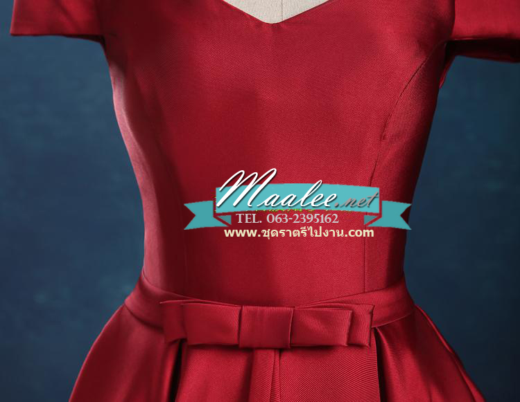 พร้อมเช่า ชุดราตรีสั้น แบบปาดไหล่ ผ้าไหมดัชเชส แต่งโบว์ช่วงเอว สีไวน์แดง (เชือกผูกหลัง)