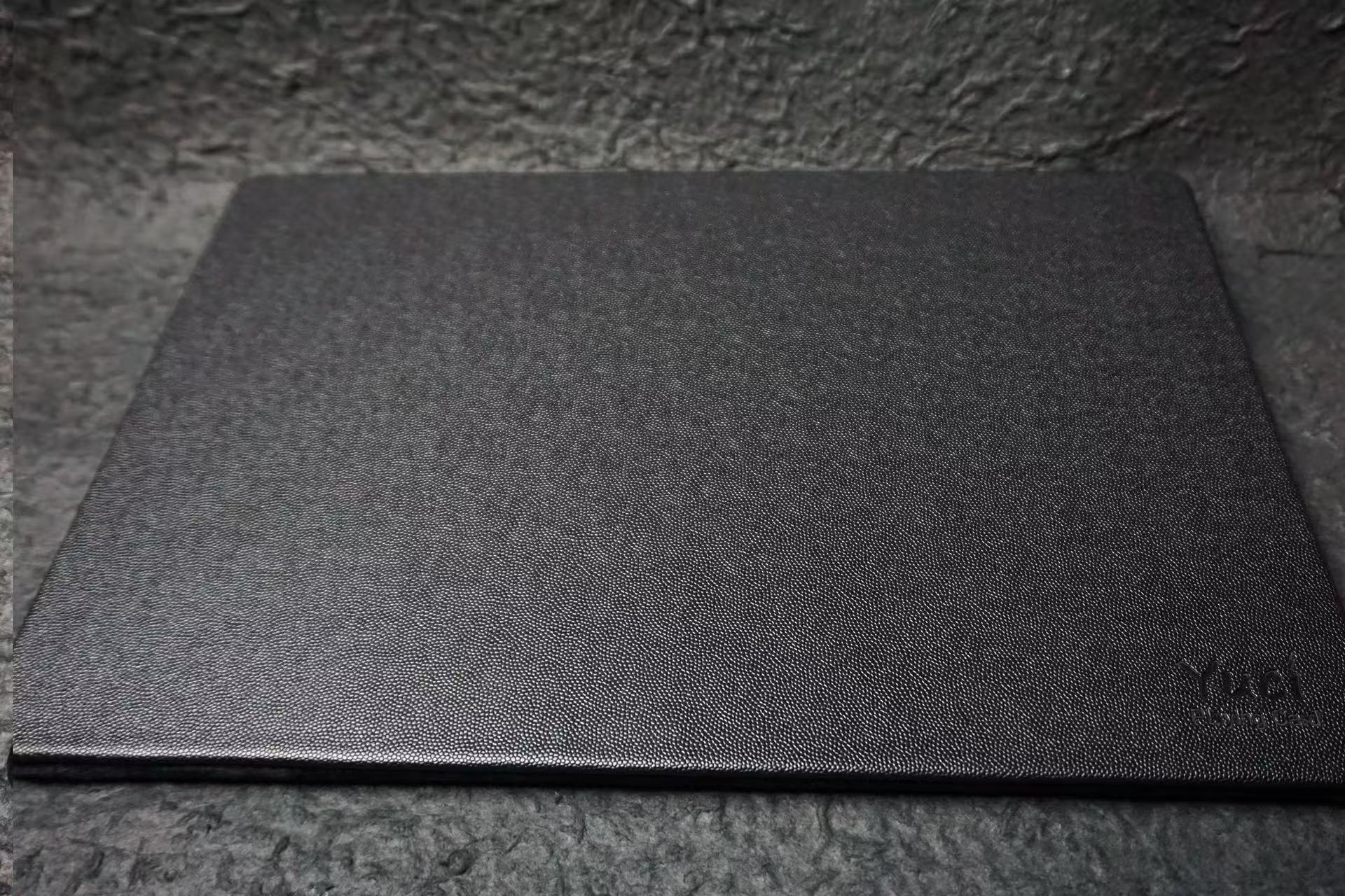 ++ อุปกรณ์เสริม มายากล แผ่นรองเล่น มายากลระยะใกล้ (Close Up Pad) by Yuci