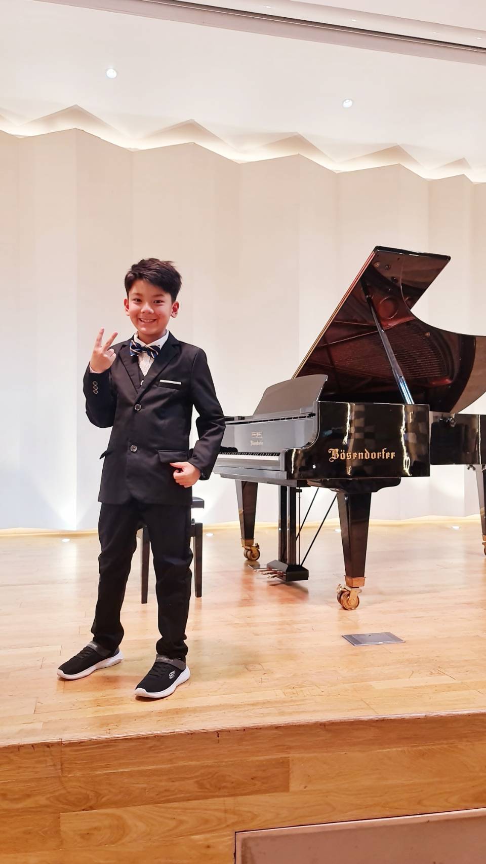 พร้อมเช่า ชุดสูทเด็กชาย สีดำ ** พร้อมเช่า ไซส์ 110, 120, 130, 140 , 150 , 160 ,170 **