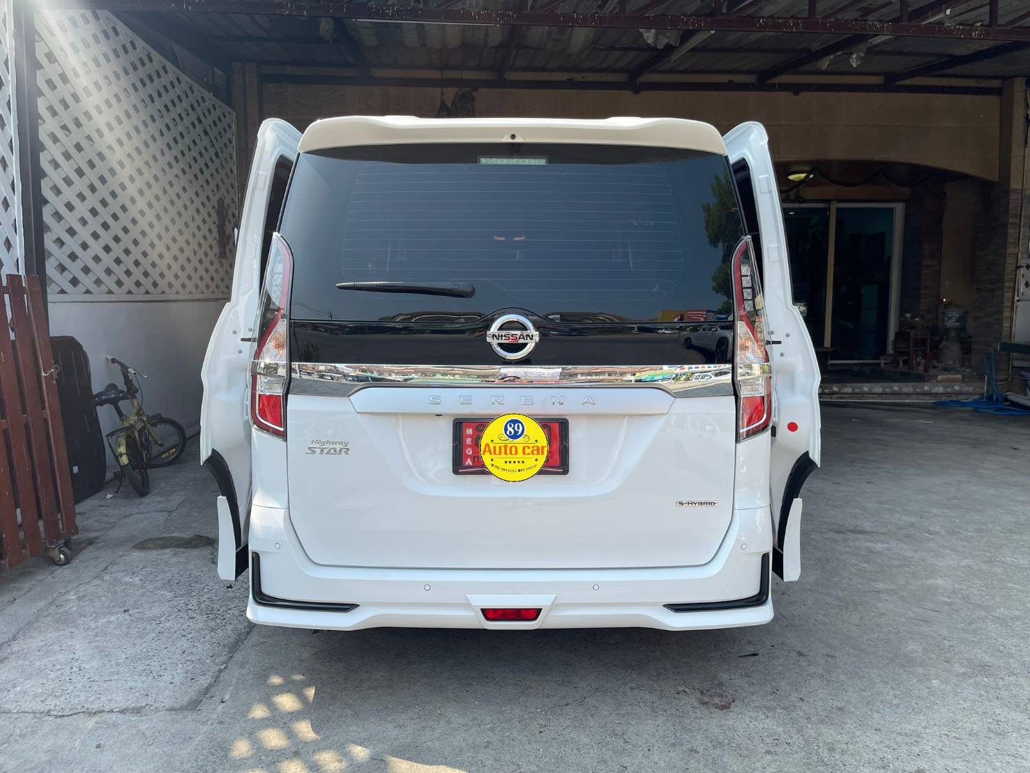 ผ้ายางปูพื้นรถตู้ Nissan SERENA S-Hybrid Highway Star (C27) ปี 2024-2025 (นิสสัน เซริน่า) ปูกระดุมเล็ก PVC แท้ สีเทาขอบเทา