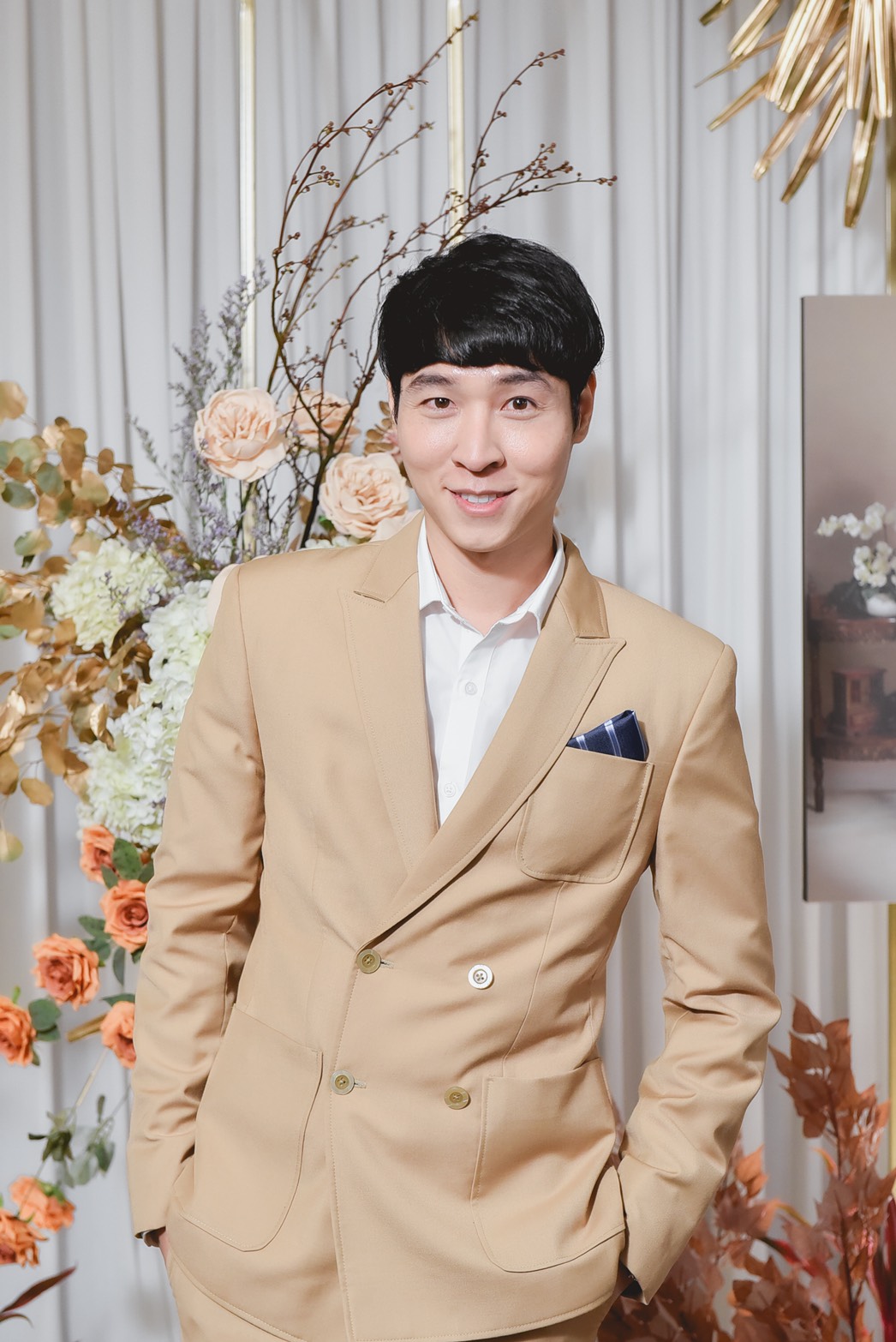 พร้อมเช่า ชุดสูทชาย สีน้ำตาลทอง กระดุม 2 แถว