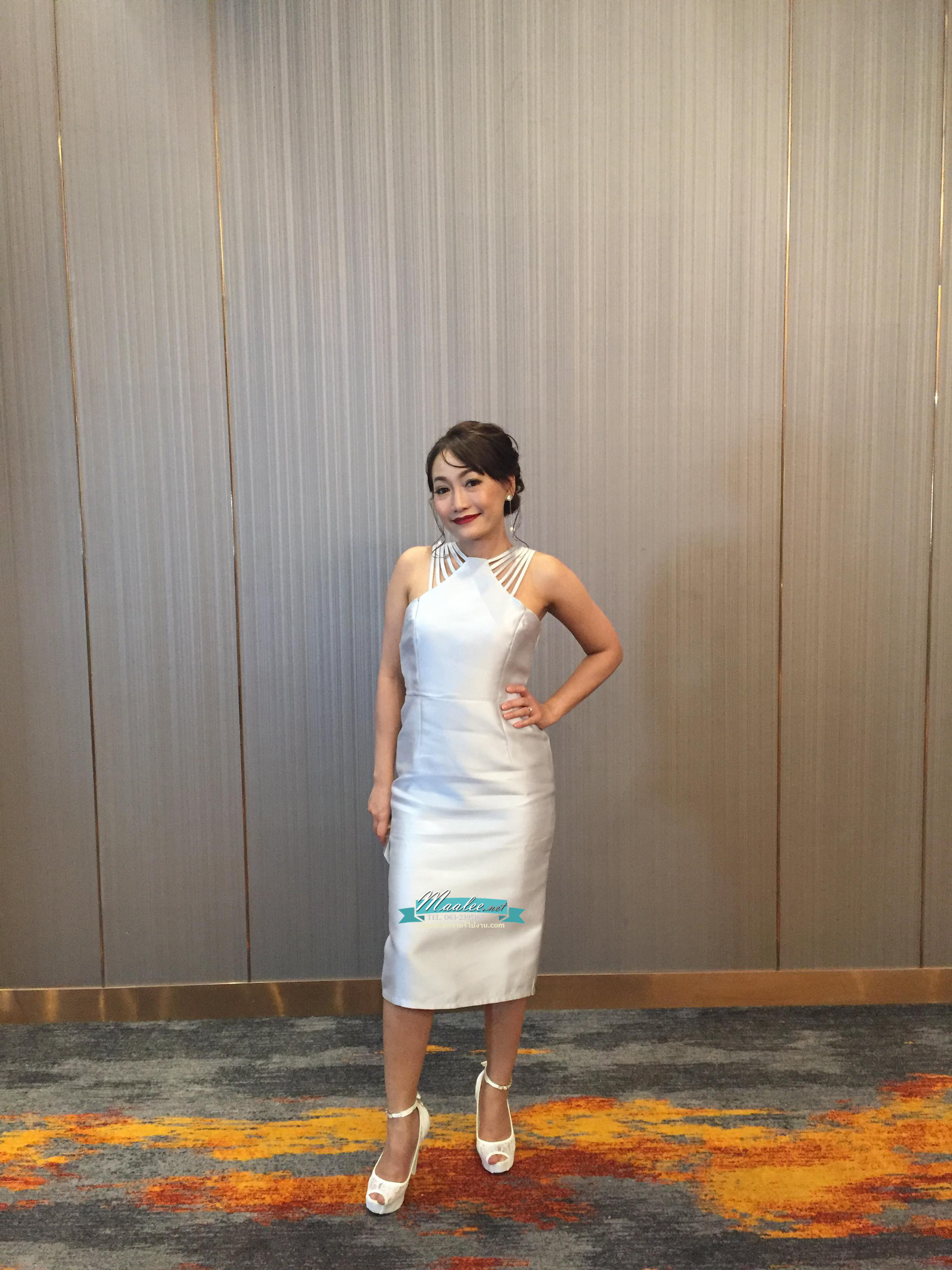 พร้อมเช่า ราตรีสั้น ชุดเดรสเดรสเนื้อไหม ทรงเข้ารูป เส้นสายไหล่สวยเรียงเส้น สีเทา