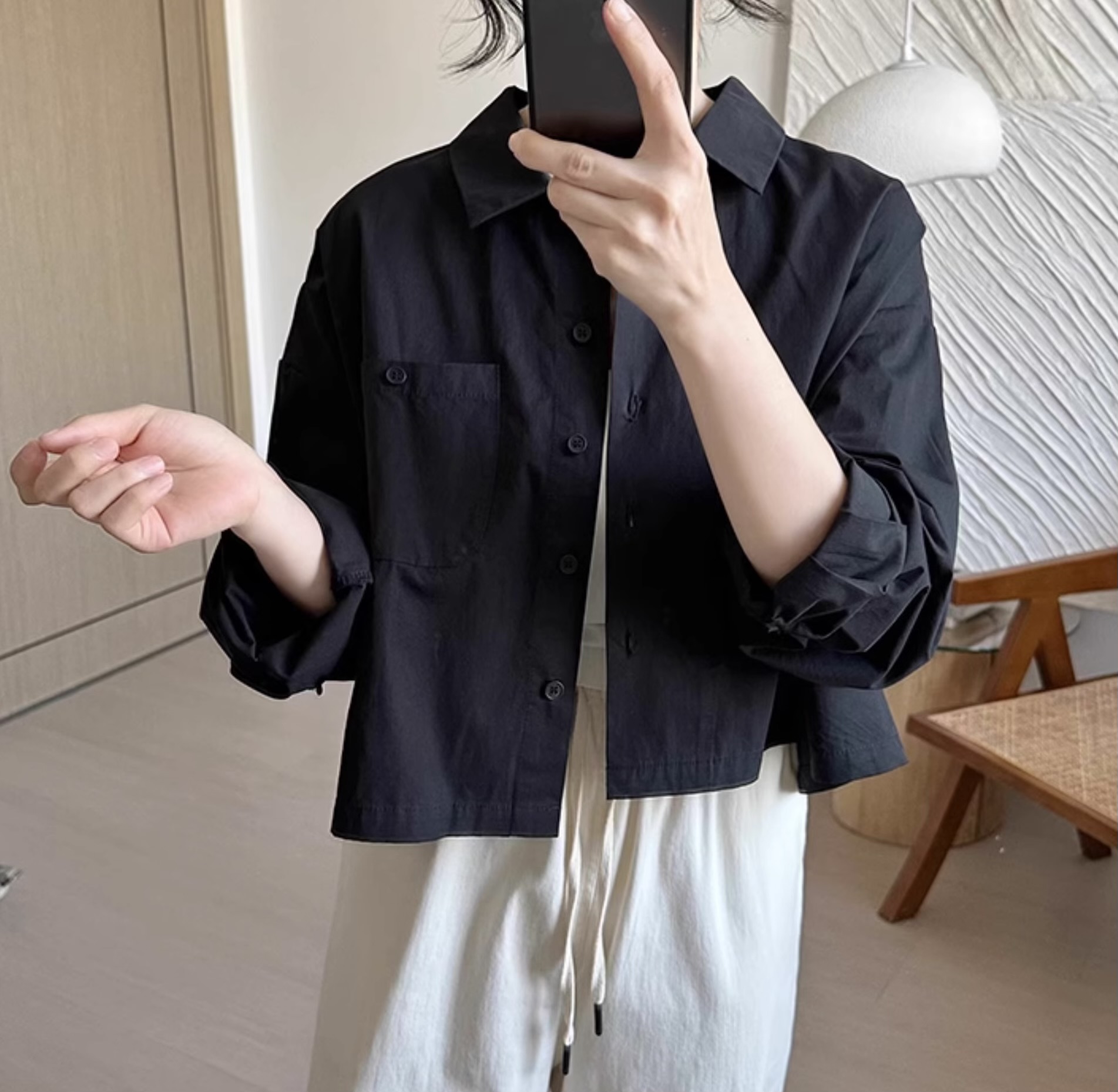 เสื้อเชิ้ตทรงครอปแต่งกระเป๋า