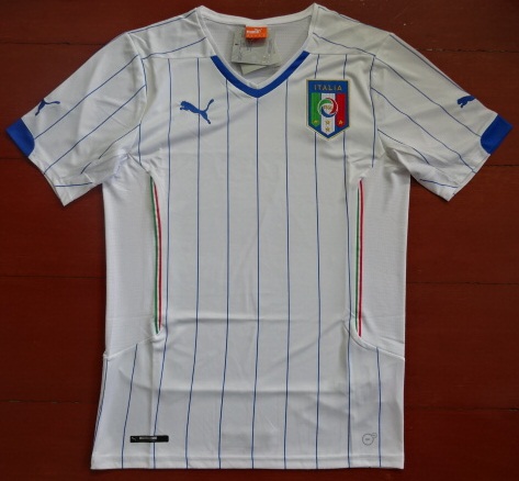 เสื้อฟุตบอล ทีมชาติอิตาลี ชุดเยือน ชุดลุยศึกฟุตบอลโลก 2014 ใหม่ M-Size / ITALY Football Shirt Away Kit World Cup 2014 Jersey NEW M-Size