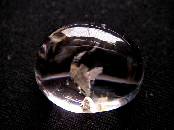 QU0033 แก้วโทน พระธาตุผุดริมแก้ว ดูคล้ายปลา แก้วสวยรวยทรัพย์ ให้โชค ให้ลาภ ด้วยพระธาตุขาวขนาดเม็ดแก้ว 16.83x20.16x12.80 มม. น้ำหนักแก้ว 30.04 ct.