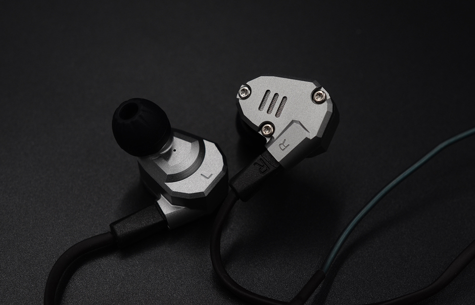 ขาย KZ ZS6 หูฟัง Hybrid 4 ไดร์เวอร์ (2DD 2BA) บอดี้อลูมีเนียม ถอดสายได้
