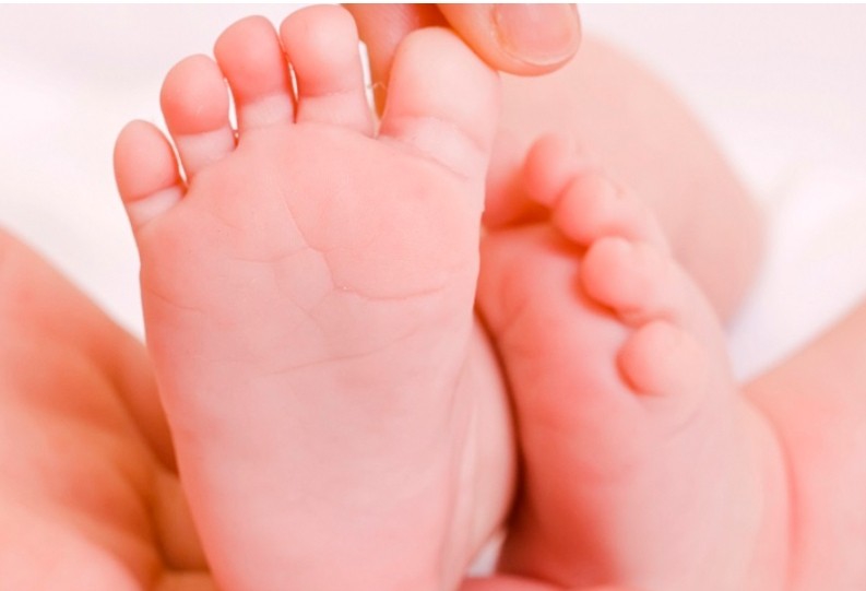 มาร์คที่ใช่แค่ 30 นาทีเท้าเนียนนุ่มแล้ว! Hello Kitty X Baby Foot Easy Pack