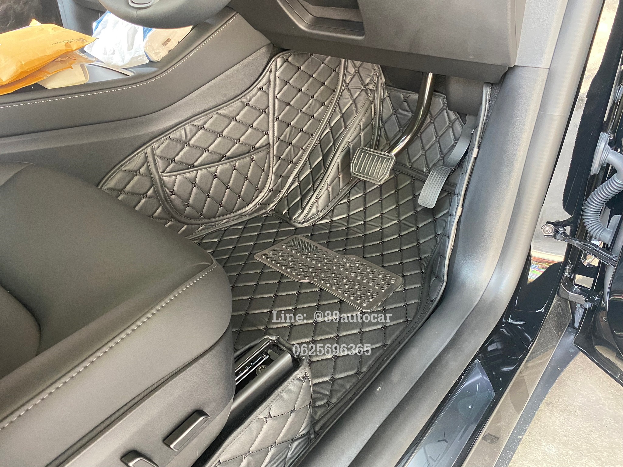 พรมรถยนต์ Tesla Model Y ปูพรม6D สีดำด้ายดำ เต็มคัน