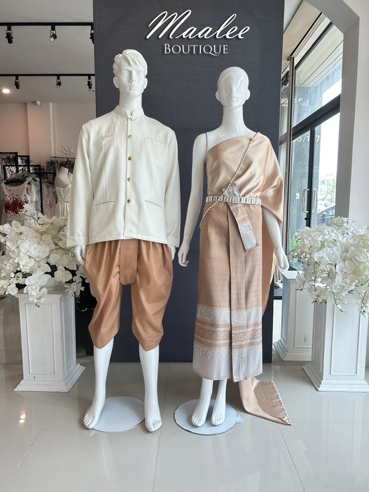 เช่า ชุดไทย ชุดเพื่อนเจ้าสาว ชุดไทยผ้าถุงสีเทาชาเงิน สไบสีทองแชมเปญ