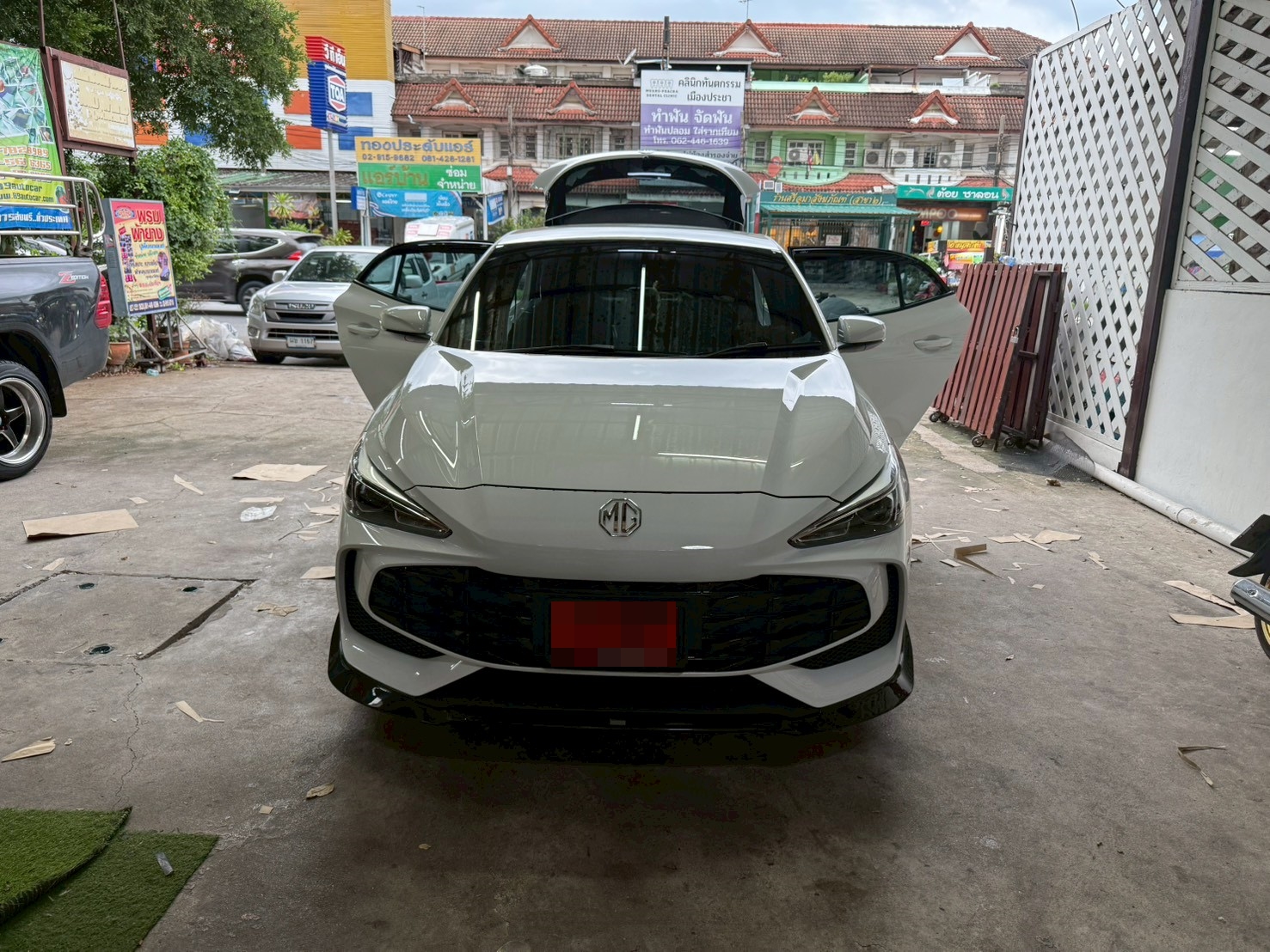 พรมรถ MG3 Hybrid 2025ปูพรมVVIP ด้ายคู่ สีแดงไวน์ด้ายทอง เต็มคัน