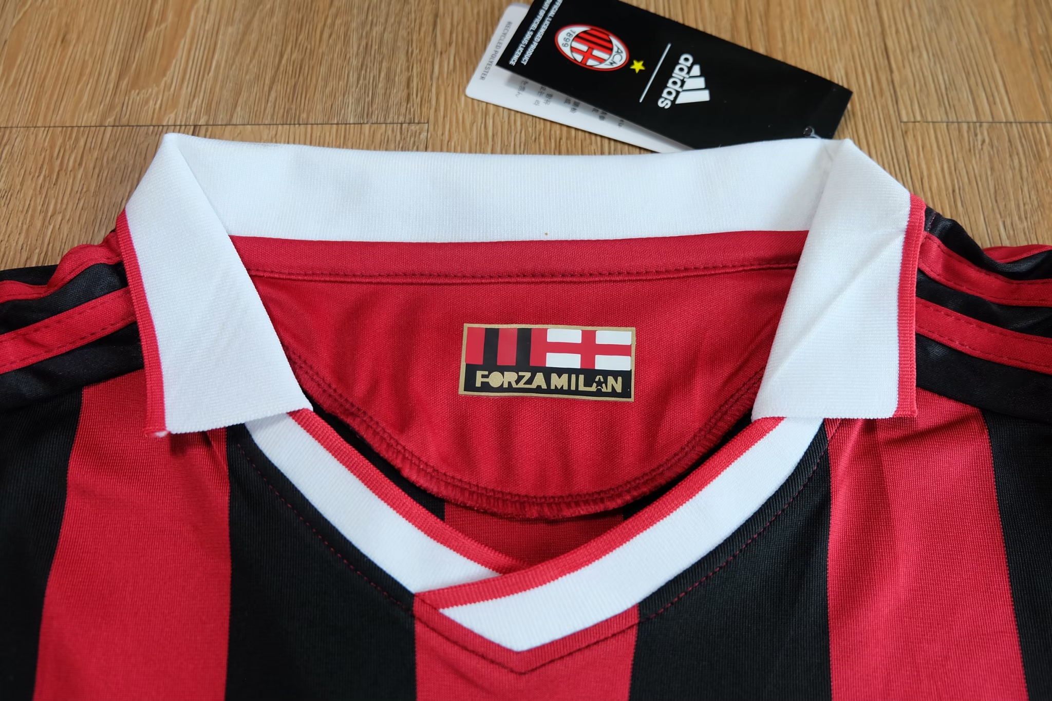 AC Milan 2009/10 Vintage Jersey เสื้อฟุตบอลย้อนยุค เสื้อเอซี มิลานย้อนยุค
