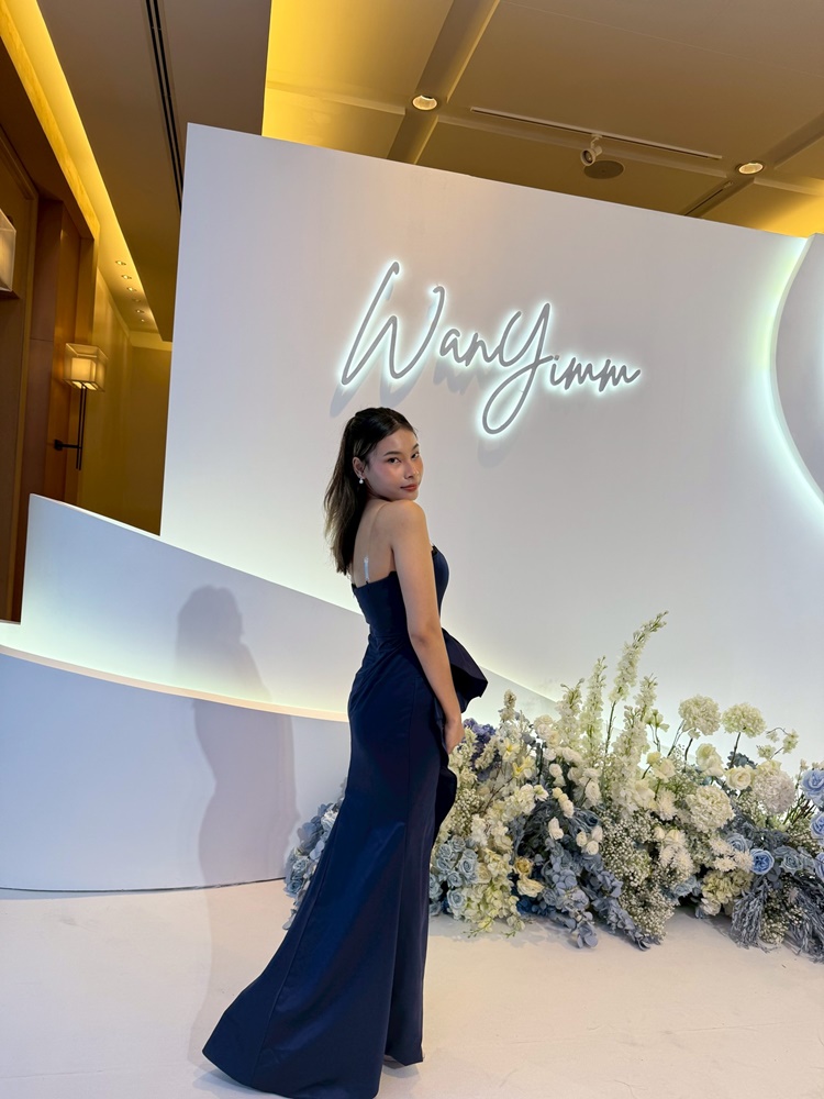 พร้อมเช่า ชุดเดรส เดรสเกาะอก พับเย็บขยุ้มระบายตรงเอว สีกรมท่า