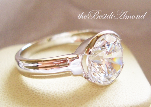 แหวนเพชรเม็ดเดี่ยว เล่นไฟดีมาก เรียบๆ แต่หรูอลังการมากสำหรับรหัสนี้ค่ะ โชว์เพชรเต็มๆ ขนาดประมาณ 3 กะรัต ชุบทองแท้ 24 K หนา 5ไมครอน BR907RD