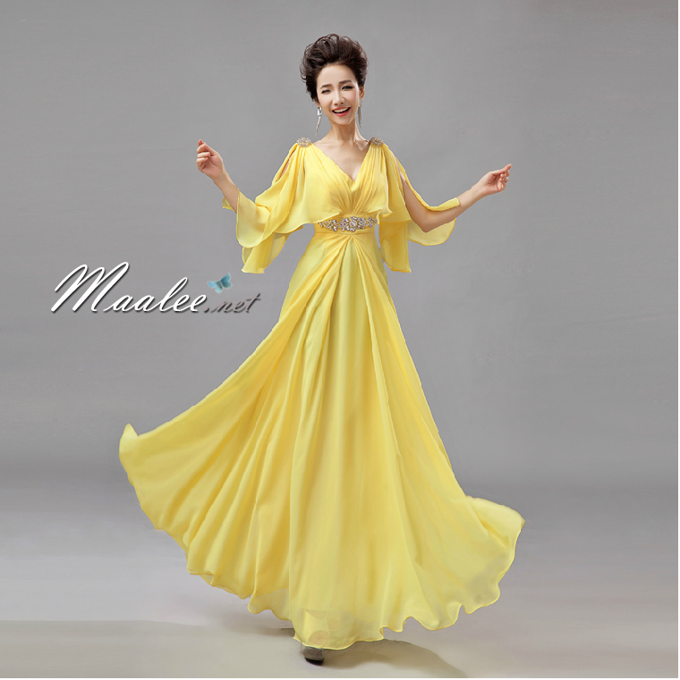 พร้อมเช่า ชุดราตรียาว สีเหลือง แบบเก๋ แขนย้วยผ่าข้างช่วยพรางต้นแขน แต่งเลื่อมช่วงเอว เข็มกลัดเพชรตรงไหล่