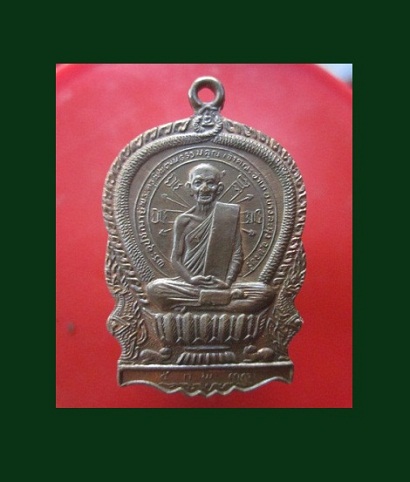@@เหรียญเสมานั่งพาน พระอุปัชฌาย์พระครูพิพัฒนธรรมคุณ เจ้าคณะอำเภอบางละมุง วัดประชุมคงคา ปี2537 จ.ชลบุรี สภาพสวย@@@