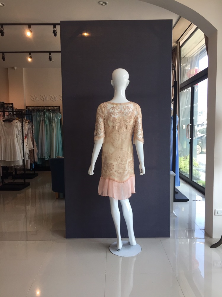 พร้อมส่ง ชุดราตรีสั้น/แขนยาว สี Apricot ลูกไม้ทั้งชุด กระโปรงอัดพลีท (เหลือเฉพาะไซส์ XL)