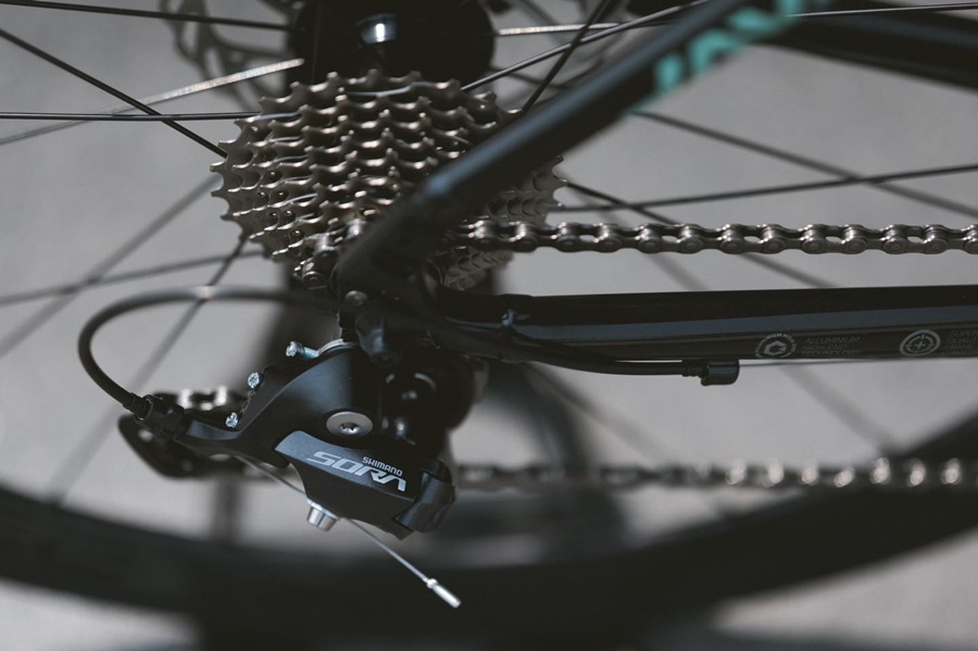 จักรยานเสือหมอบ JAVA AURIGA ชุดขับ DECA Shimano Sora 18speeds เฟรมอลูมิเนียม ลบรอยเชื่อม แฮนด์อลูมิเนียม lntegrated 700c