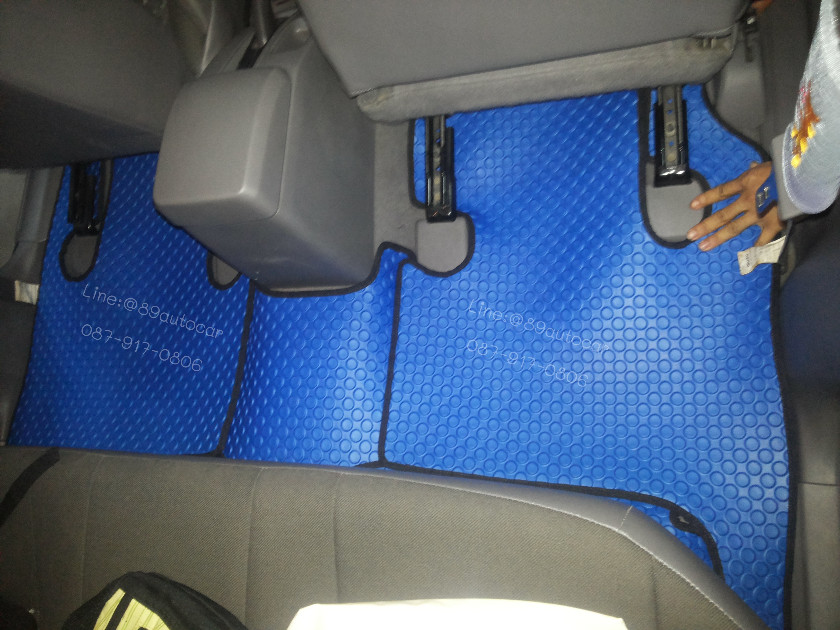 ขายยางปูพื้นรถเข้ารูป Isuzu D-Max 2005-2011 4 ประตู ลายกระดุมสีฟ้าขอบดำ