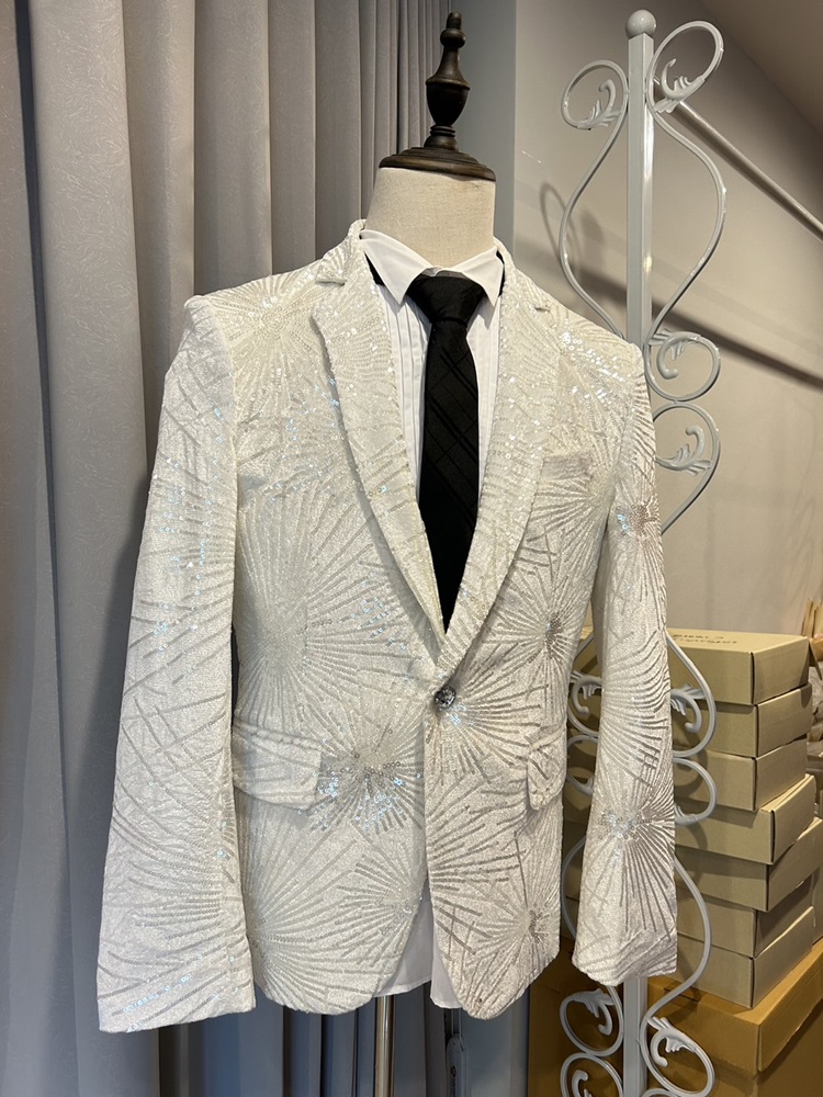 พร้อมเช่า เสื้อสูทชาย สีขาว แต่งเลื่อม