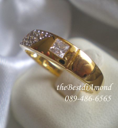 BR950+++แหวนคู่+++สองสไตน์ เก๋เท่ห์ เพชรสี่เหลี่ยมฝังแบบล็อค ด้านข้างวางรูปแบบเฉียงๆเป็นรูปสี่เหลี่ยมขนมเปียกปูนฝังแบบจิกไข่ปลา เก๋ดีค่ะ