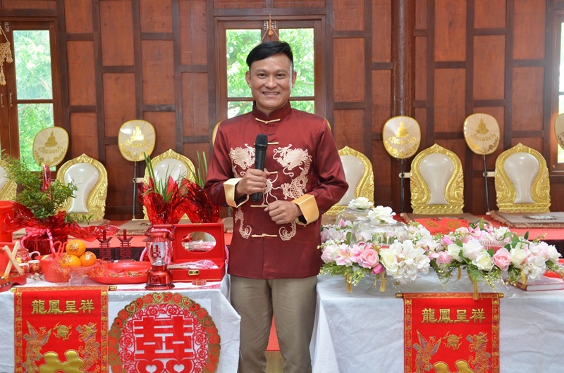 พร้อมส่ง (สินค้าตัวโชว์) เสื้อจีน ชาย เสื้อคอจีน ผ้าไหมจีน สีแดง ปักลายมังกร